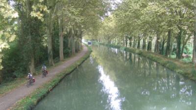 Riding by the canal of Garonne