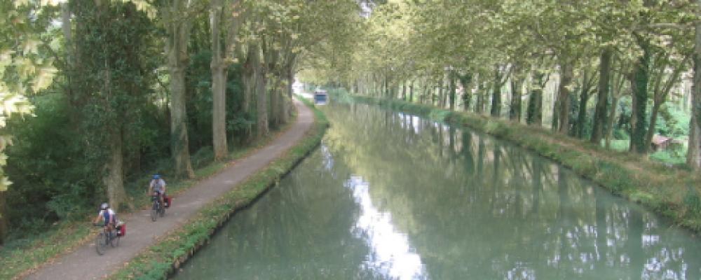 Fahrrad fahren am Kanal von Garonne