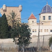 Der Turm und das Kloster des Heiligen Antlitzes