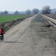 Riding on by the meadows around Aranjuez