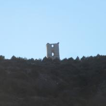 La torre del Cerro de Mendoza, sobre la ciudad de Cuenca