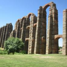 Los Milagros aqueduct