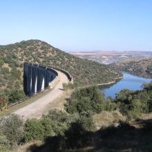 El viaducto de Azután sobre el río Tajo